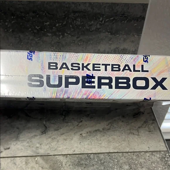 NIB Topps BasketbalL Superbox factory sealed - Picture 8 of 9